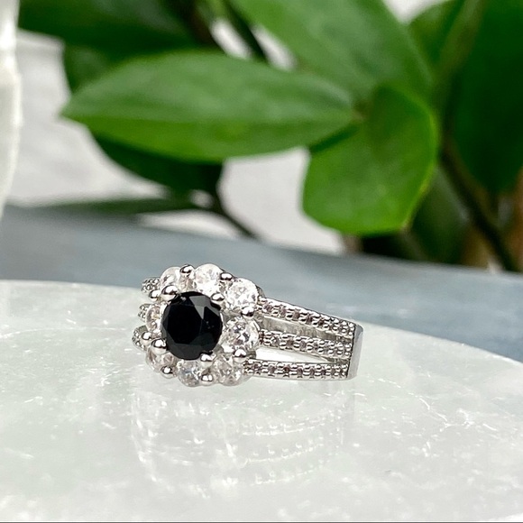 Vintage Flower Black Glass Rhinestone Flower Ring Wedding Ring Alt - Picture 6 of 12